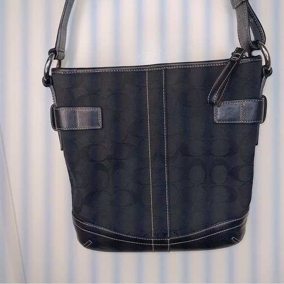 COACH BLACK SIGNATURE CANVAS & LEATHER SLIM DUFFLE SHOULDER BAG VINTAGE - Picture 6 of 17